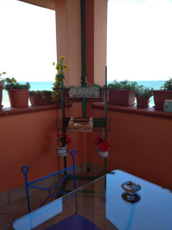 Вилла Casa Bon' Aria Fronte Mare Sud Sardegna La Maddalena  Экстерьер фото